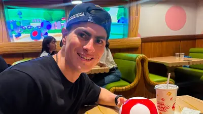 Hormiga González 'recarga baterías' en Nintendo World luego de su participación en la Copa del Mundo
