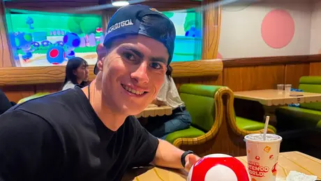 Hormiga González 'recarga baterías' en Nintendo World luego de su participación en la Copa del Mundo