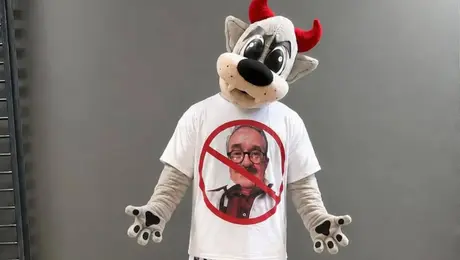Rocco defiende a los suyos y responde a Pedro Sola con peculiar protesta