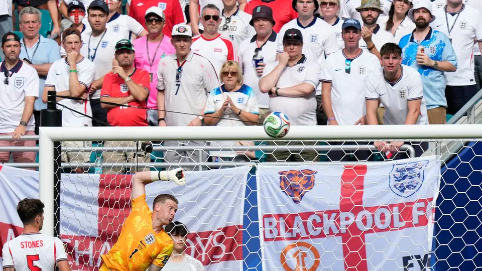 Jordan Pickford ante Noruega | AP
