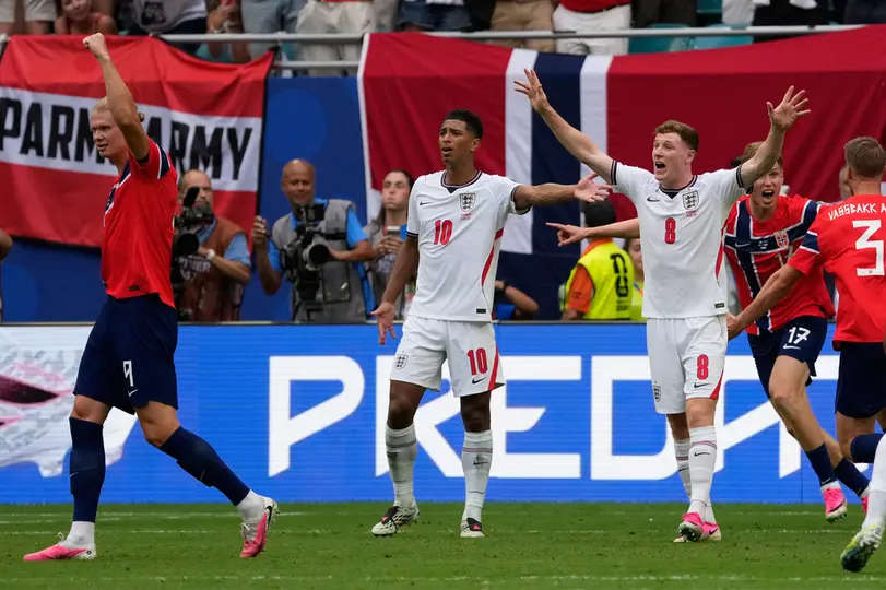 Reclamo de Inglaterra tras gol de Noruega | AP