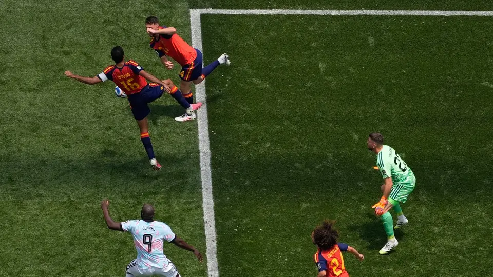 La jugada polémica en el España vs Bélgica | AP