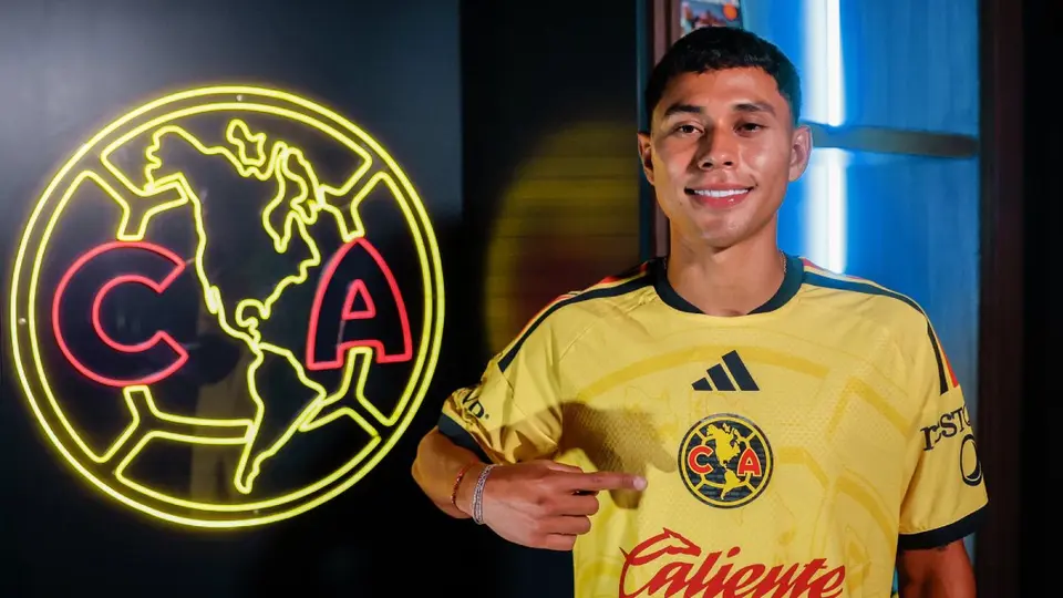 Edwin Cerrillo en su presentación como refuerzo de América | X: @ClubAmerica