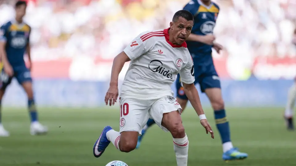 Alexis Sánchez, en partido de LaLiga, con Sevilla | AFP