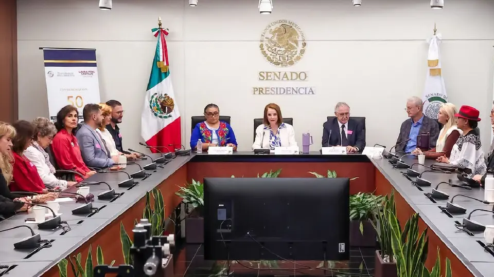 Su equipo de trabajo la apoyara para continuar con los pendientes de su agenda / FB: @/LauraItzelCastilloMX