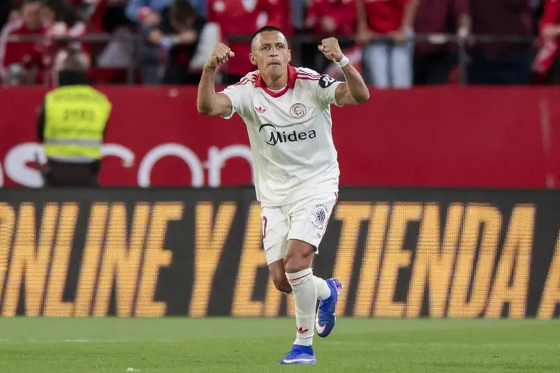 Alexis Sánchez celebrando anotación con el Sevilla | AFP