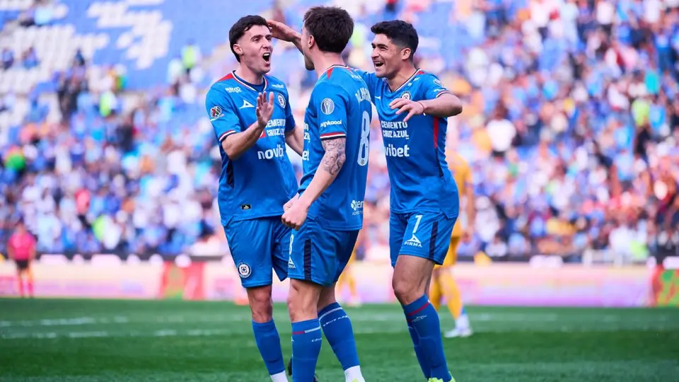 Palavecino y Paradela en celebración con Cruz Azul | MEXSPORT