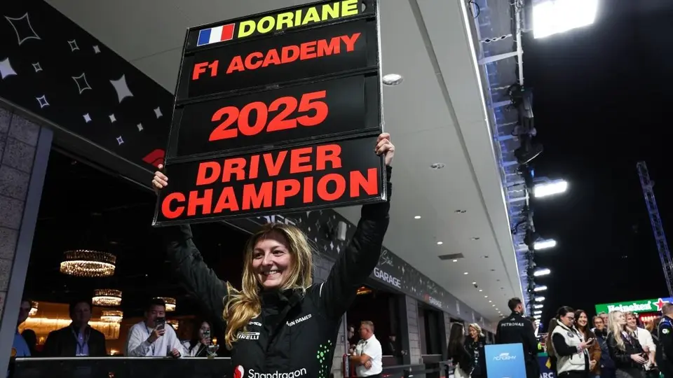 Doriane Pin en celebración tras ganar la Temporada 2025 de la F1 Academy | AFP