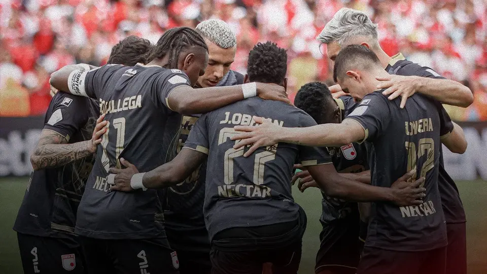 Jugadores de Independiente antes de un partido | X: @SantaFe