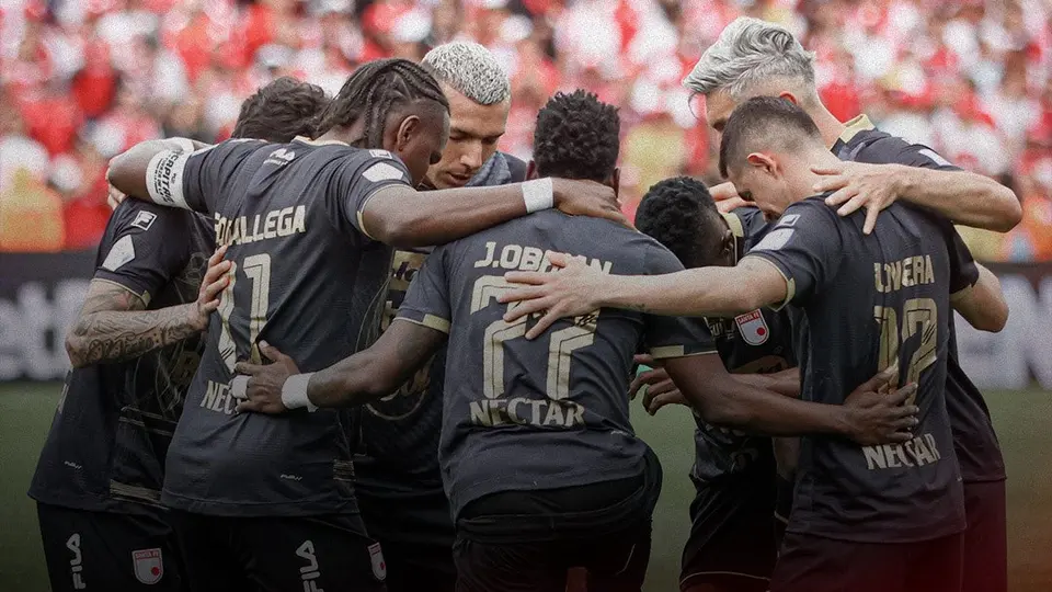 Jugadores de Independiente antes de un partido | X: @SantaFe