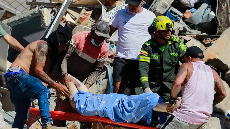 Residentes y rescatitas tras el terremoto en Pereira, Colombia | AP