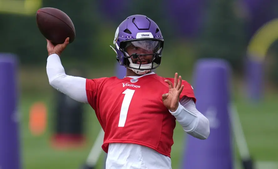 Kyler Murray en una práctica de los Vikings | AP