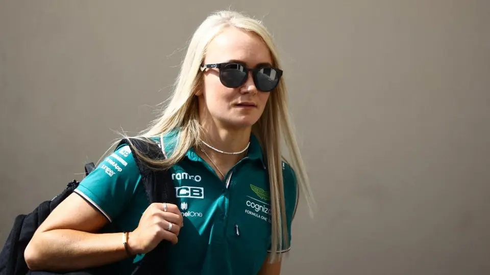 "Son suficientemente fuertes": Embajadora de Aston Martin afirma que las mujeres pueden competir en F1
