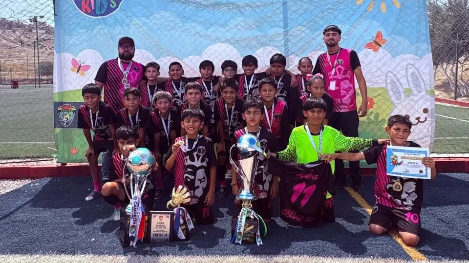 Los pequeños campeones de Tijuana quedaron varados en Colombia tras el fuerte terremoto que sacudió al país./FB:@obelizfc