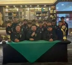La alegría de levantar el trofeo se convirtió en preocupación cuando el sismo complicó su regreso a México. /FB:@obelizfc