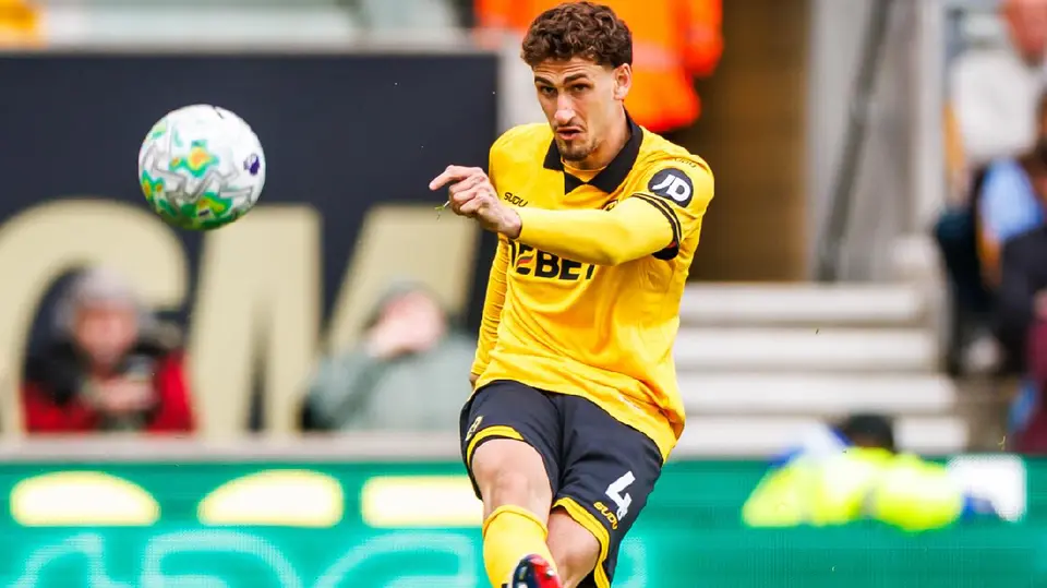 Santiago Bueno como jugador de Wolverhampton | IG Santiago Bueno
