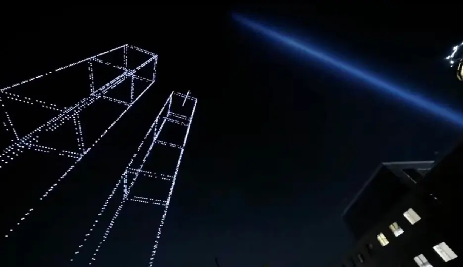 El espectáculo utilizó 2 mil 977 drones, uno por cada víctima de los atentados del 11-S / Captura de pantalla