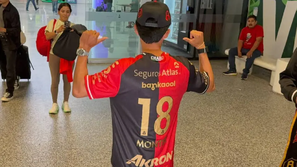 Elías Montiel tras llegar a Guadalajara para fichar con Atlas | AP
