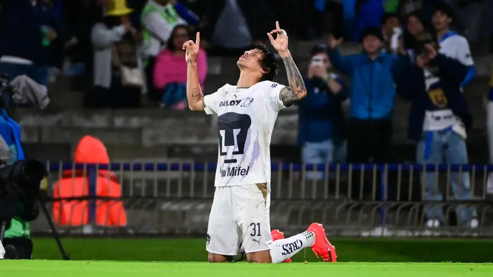 Robert Morales en celebración con Pumas | IMAGO 7
