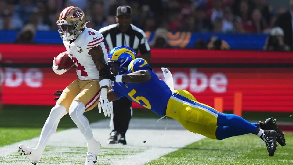 Deebo Samuel tras una recepción ante los Rams | AP