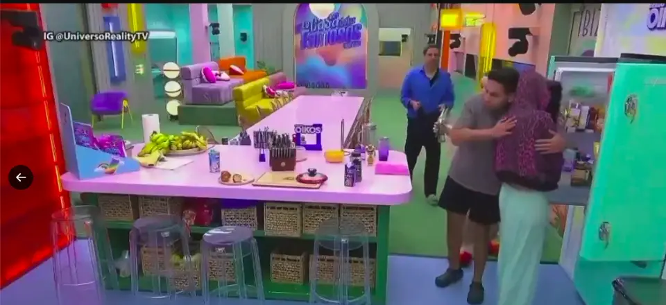 Un video del momento muestra que Ese Pérez le pide permiso antes de acercarse para darle un abrazo./ Captura de pantalla