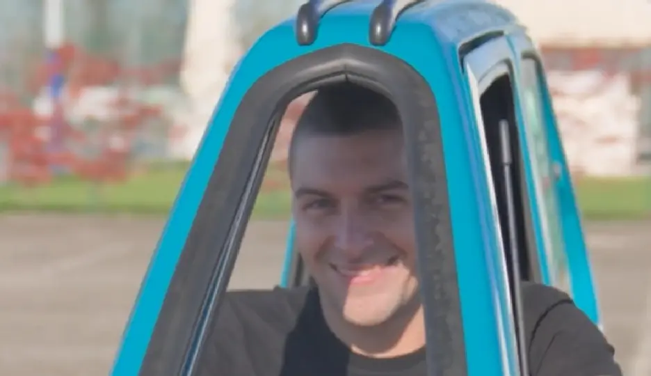 Andrea Marazzi transformó el pequeño vehículo en un auto eléctrico / Captura de pantalla