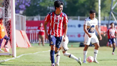 ¿Quién es Leonel Calderón, el juvenil que debutó con Chivas en el Clásico Tapatío?