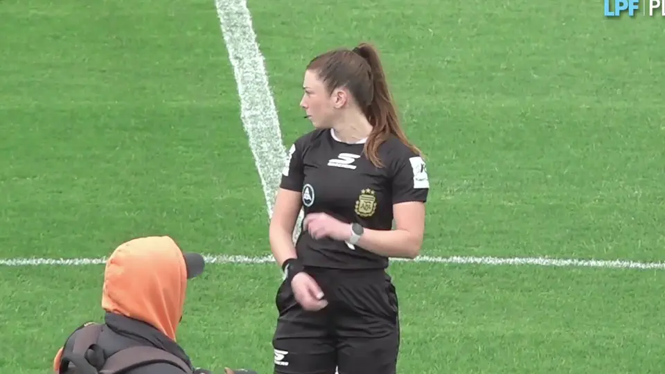 ¿Quién es Ariadna Palacios? La primer mujer arbitro en Argentina