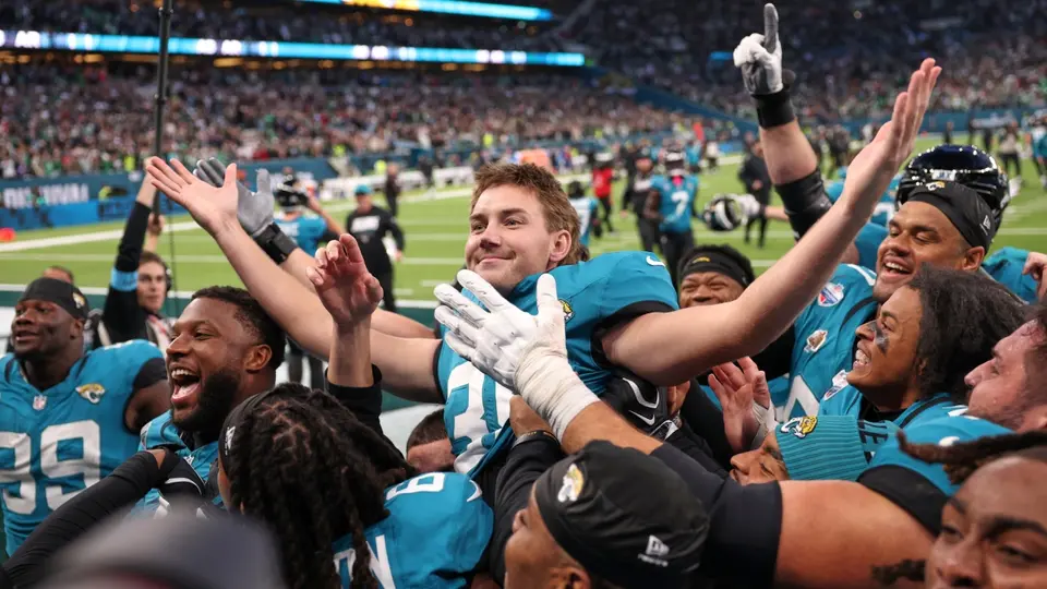 El gol de campo de último minuto que le dio la victoria a los Jaguars ante los Eagles en Londres