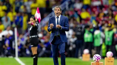 Almada 'defiende' a Miguel Borja tras expulsión: "Se va a tener que adaptar al arbitraje mexicano"