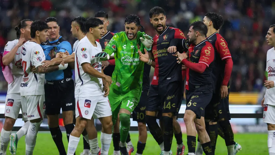 Chivas le roba el triunfo al Atlas en el Clásico Tapatío