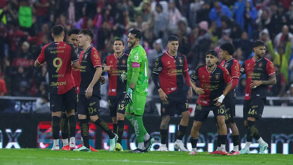 Jugadores del Atlas, en el Clásico Tapatío, ante Chivas | MEXSPORT