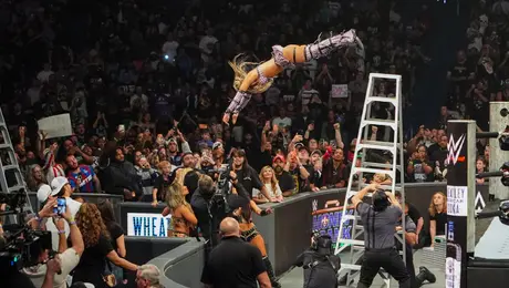 VIDEO: Tiffany Stratton sufre terrible caída en Money in the Bank 2026