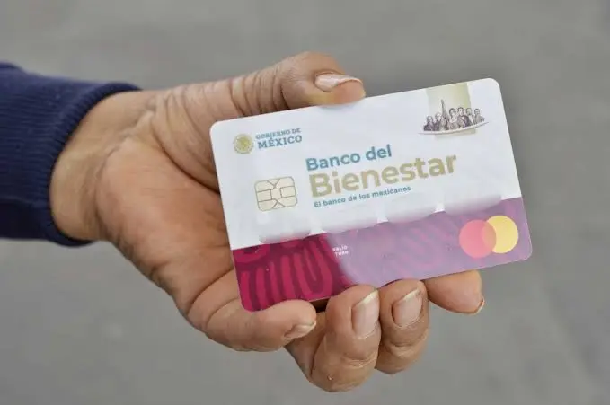 La Tarjeta del Banco del Bienestar permite a los adultos mayores retirar su pensión y realizar compras./ RS