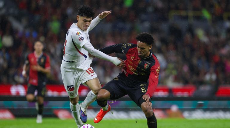 Atlas contra Chivas en el Clásico Tapatío | MEXSPORT