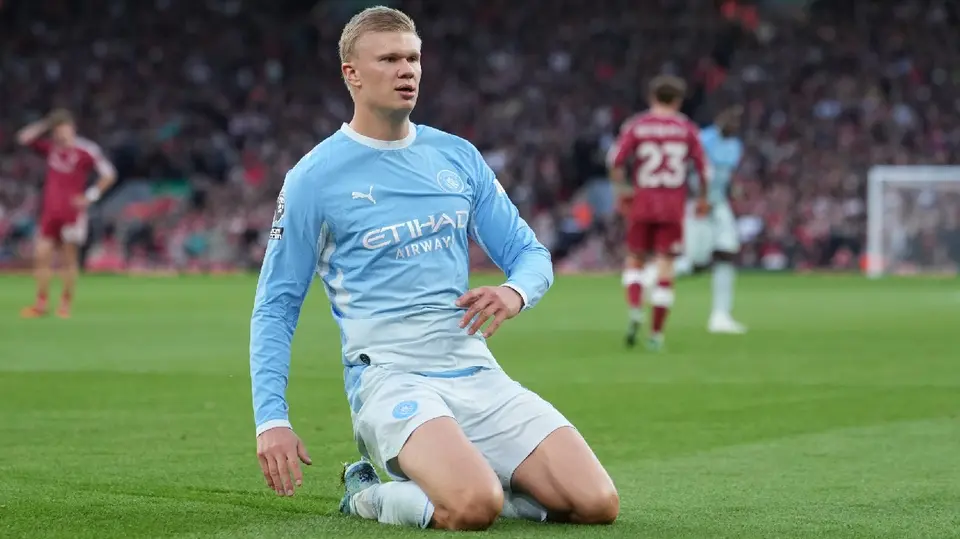 Erling Haaland festejando gol contra Liverpool | AP
