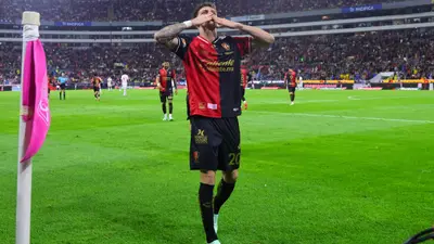 ¡Zarpazo del Zorro! Kevin Zenón pone el primer gol del Clásico Tapatío