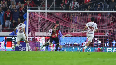 ¡Espectacular empate en el Clásico Tapatío!