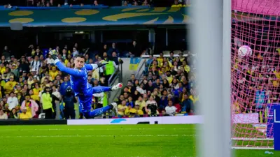 ¡Malagón recibe más goles que Cota! El regreso del arquero del América, bajo la lupa
