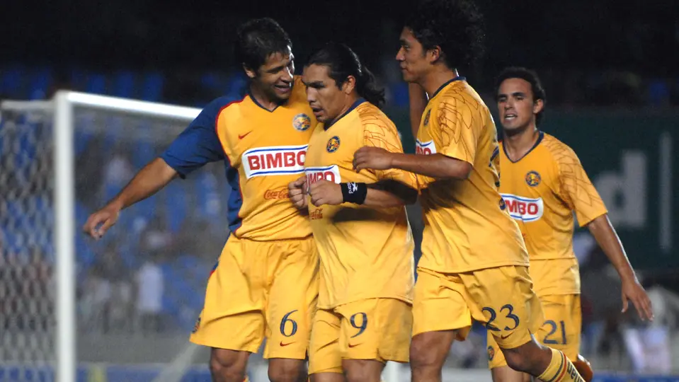 Salvador Cabañas, en festejo de gol, ante Flamengo, en el llamado "Maracanazo" | MEXSPORT
