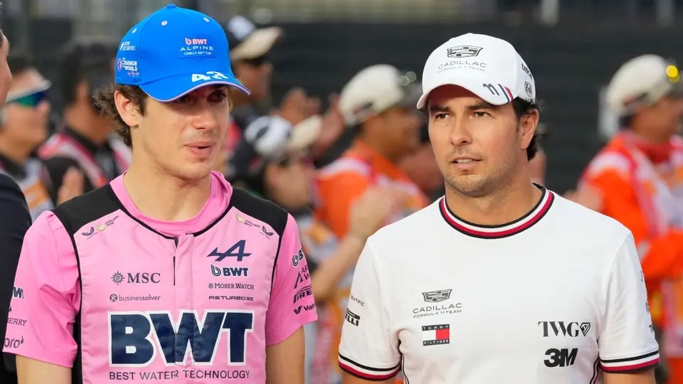 Franco Colapinto y Checo Pérez en el Gran Premio de Singapur | AP