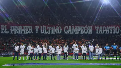 "Primer y último campeón Tapatío": Atlas enciende el Clásico ante Chivas con impresionante tifo
