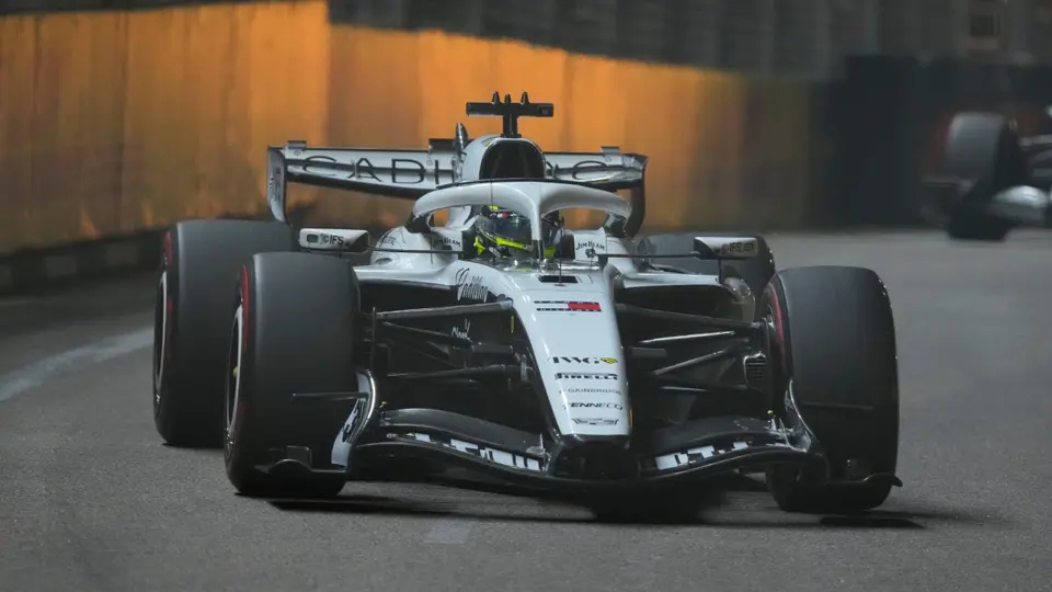 Checo Pérez durante el Gran Premio de Singapur | AP