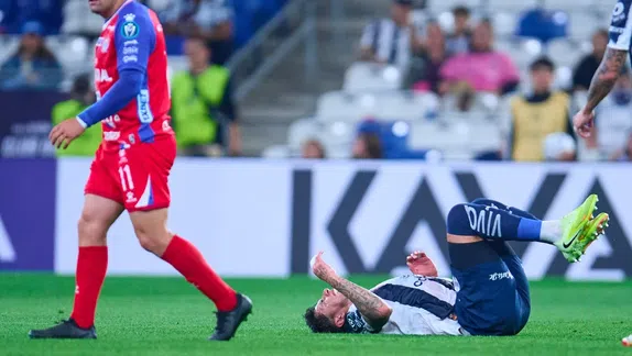 Así quedó el pie de Carlos Salcedo tras pisotón que sufrió en Concachampions