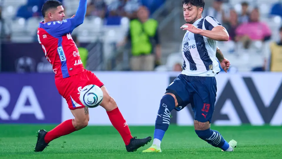 Carlos Salcedo ante Xelajú | MEXSPORT