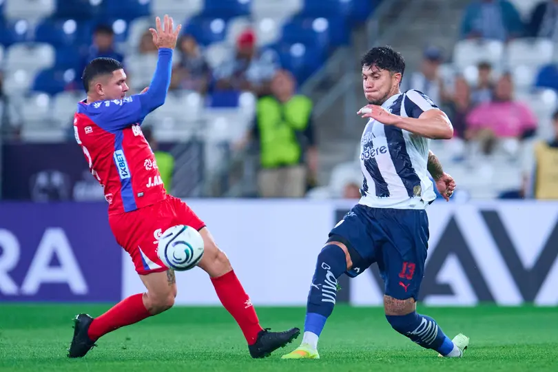 Carlos Salcedo ante Xelajú | MEXSPORT