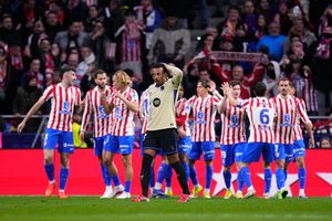 Jugadores del Atlético de Madrid celebran gol ante Barcelona | AP