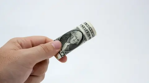 Es buen momento para comprar dólares o cambiar, según tus intereses / FREEPIK