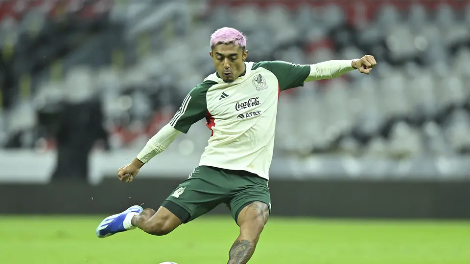 Julián Araujo entrenando con el Tri | IMAGO7