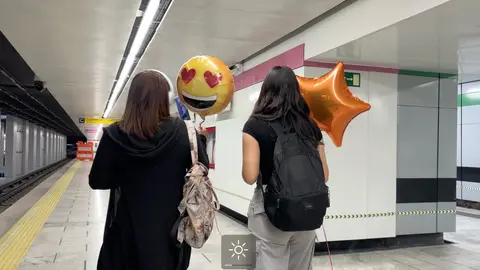 El Metro CDMX no permitirá el ingreso con globos metálicos o con helio este 14 de febrero por riesgos eléctricos. / @MetroCDMX